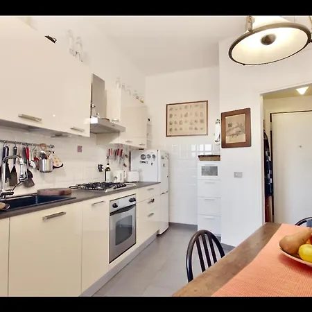 Luminoso Bilocale A 10 Min Dal Quartiere Moda E Design Apartman Milánó